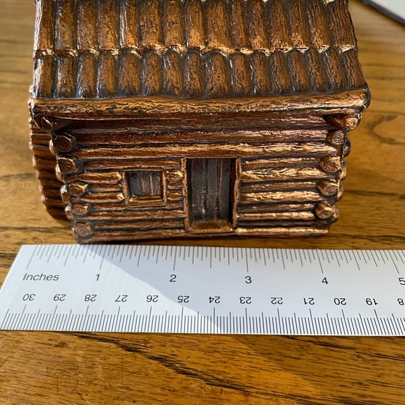 Vintage metal log cabin bank. Dimensions @ 4.25 x 2.5 x 3.25 in inches - Picture 7 of 10